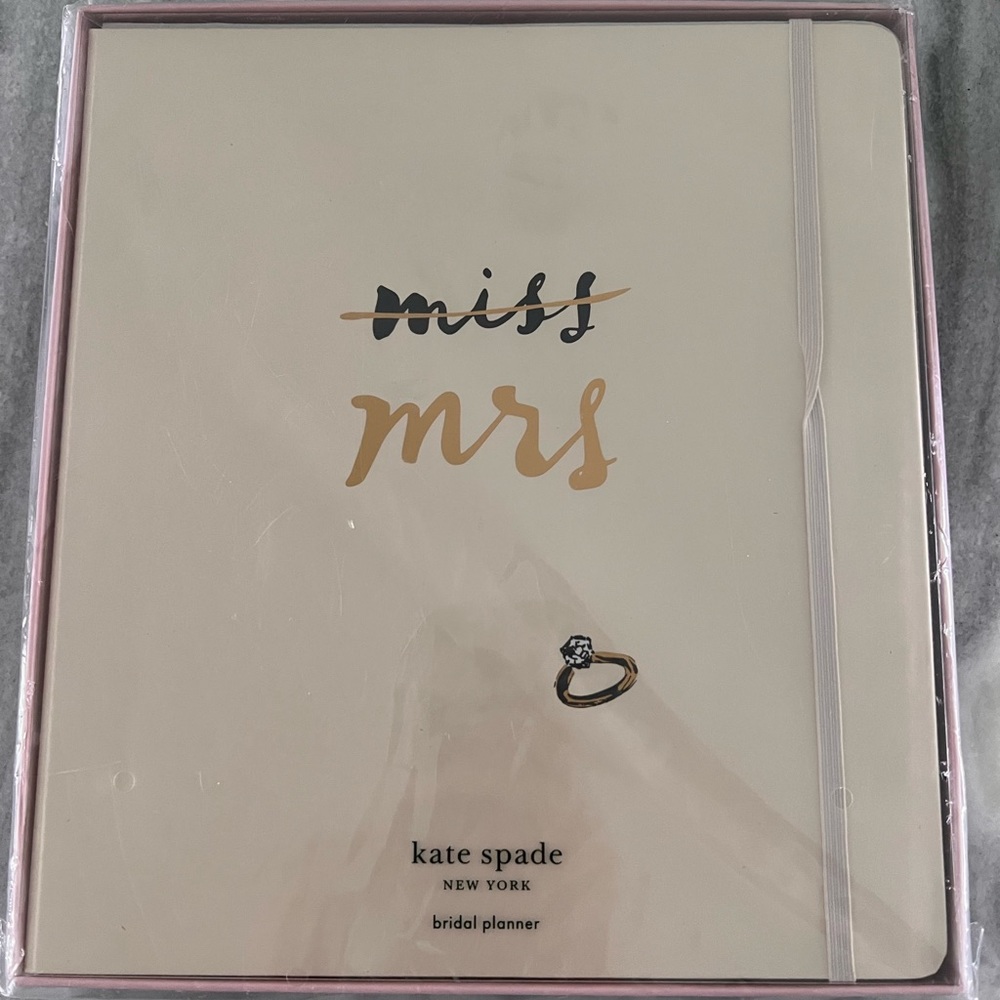 Kate spade bridal book. Stock pics show it being pink but it is white.